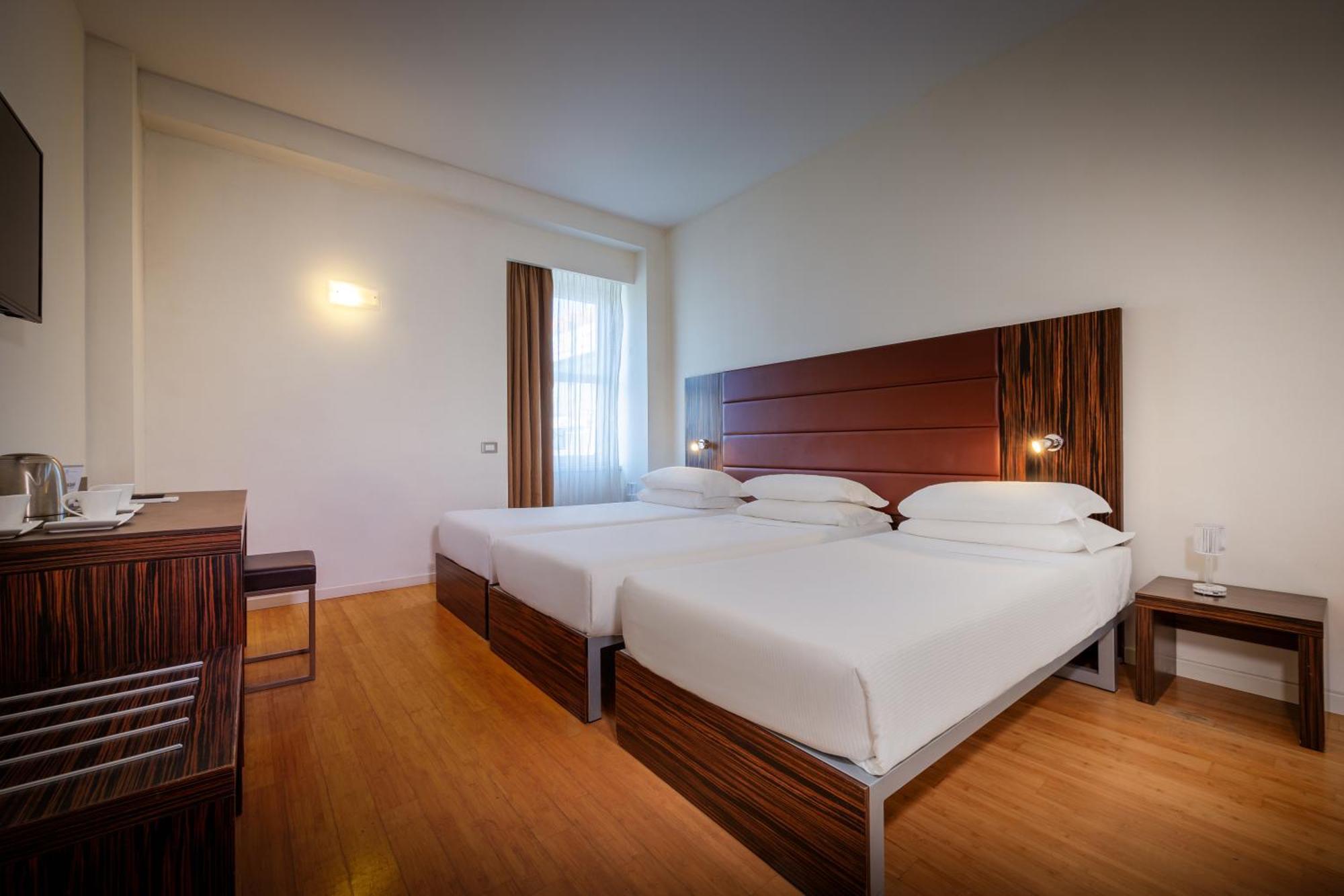 Ih Hotels Milano Centrale Exteriör bild